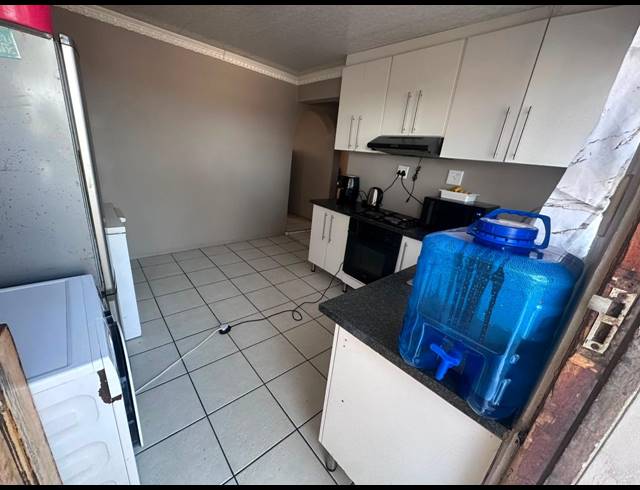 2 BEDROOM FREEHOLD FOR SALE IN SCENERY PARK